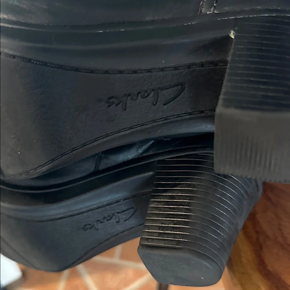 Women Clark’s Black Leather Knee-High Buckle Riding Boots Size 8.5